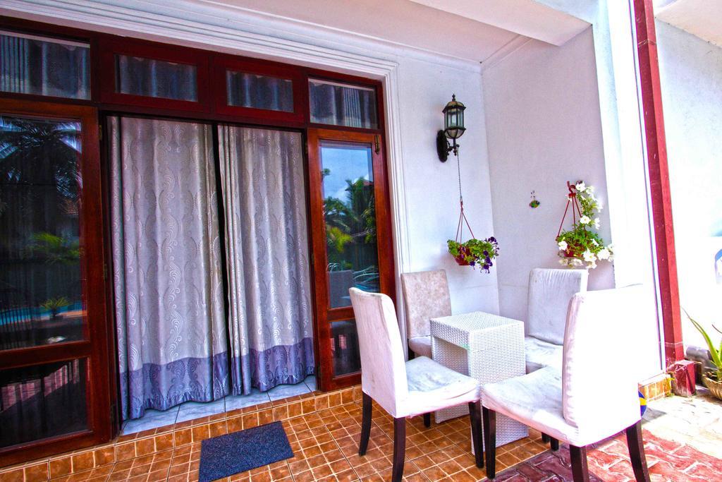 The Blue Beach Guesthouse Негомбо Екстериор снимка