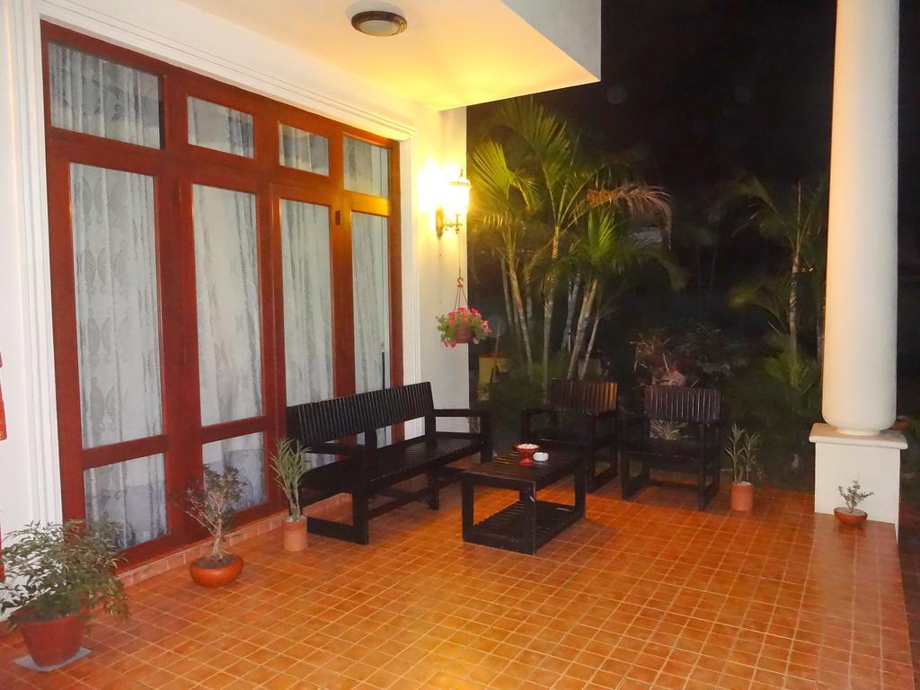 The Blue Beach Guesthouse Негомбо Екстериор снимка